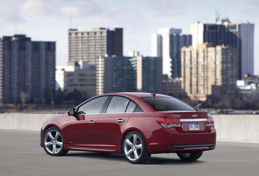  Chevrolet Cruze RS 2011 года  (фото 16 из 18)